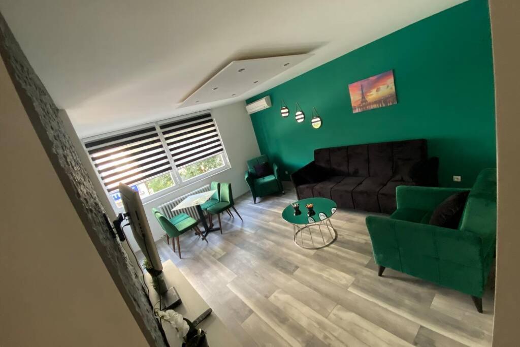Apartman Omar Stan Na Dan Besplatan Parking SJJ Exterior foto