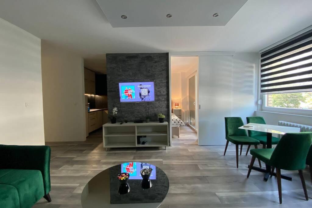 Apartman Omar Stan Na Dan Besplatan Parking SJJ Exterior foto