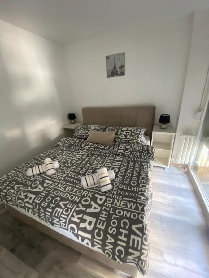 Apartman Omar Stan Na Dan Besplatan Parking SJJ Exterior foto