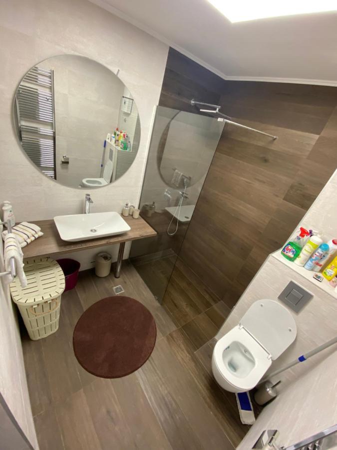 Apartman Omar Stan Na Dan Besplatan Parking SJJ Exterior foto