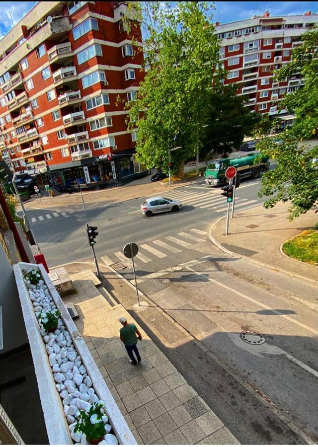 Apartman Omar Stan Na Dan Besplatan Parking SJJ Exterior foto