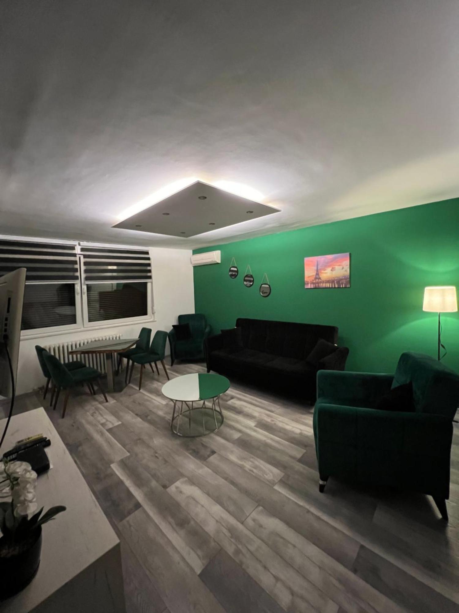 Apartman Omar Stan Na Dan Besplatan Parking SJJ Exterior foto