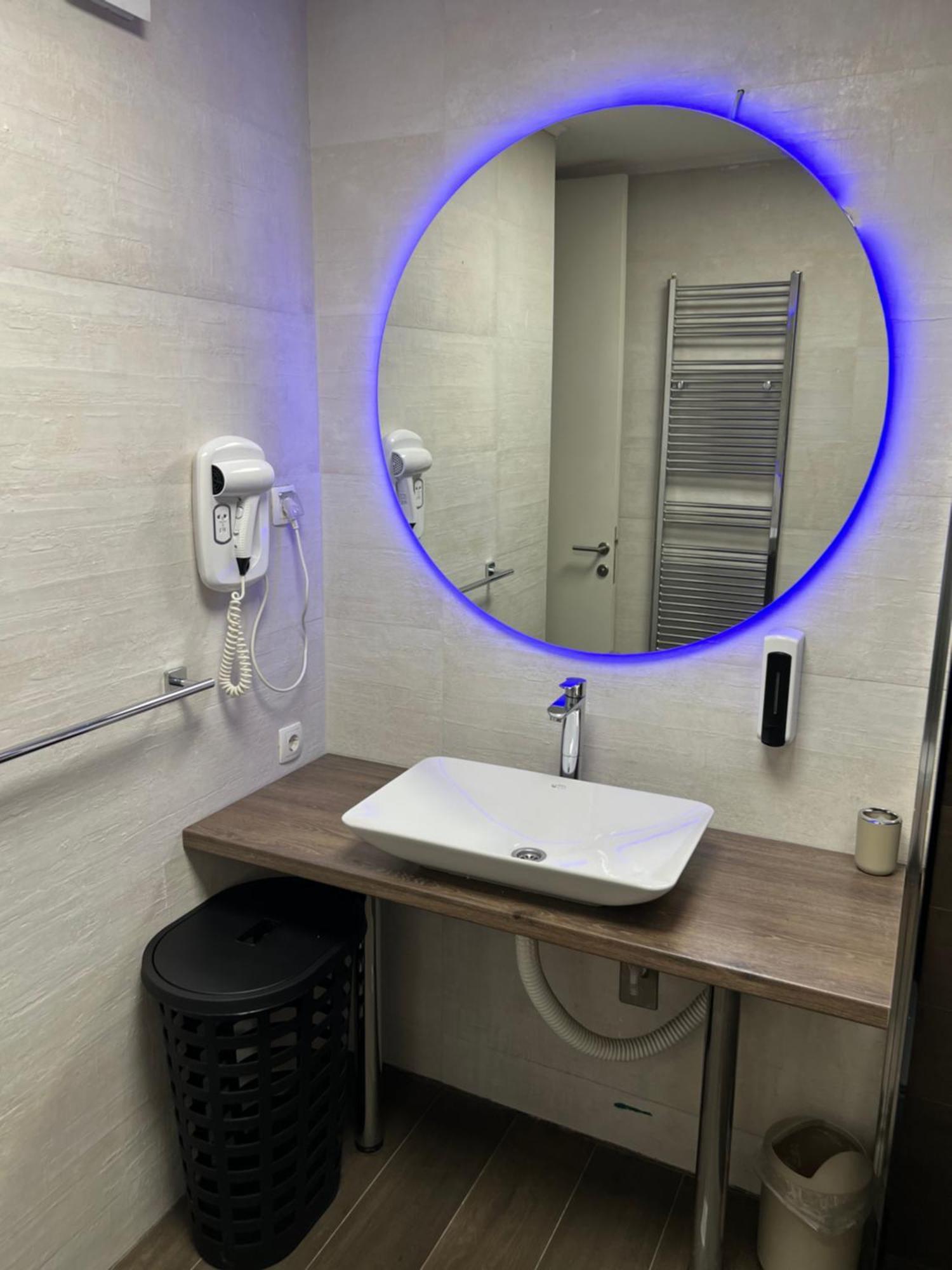 Apartman Omar Stan Na Dan Besplatan Parking SJJ Exterior foto